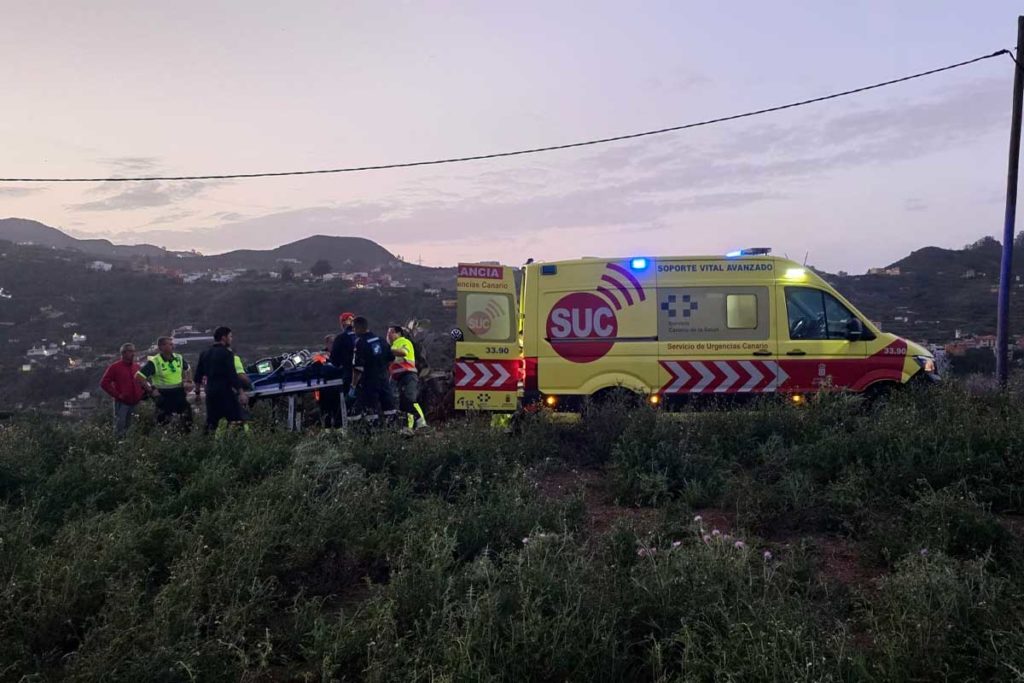 Herido grave un motorista al caer por un barranco en Gran Canaria
