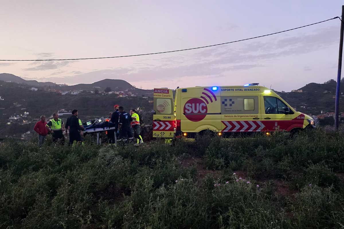 Herido grave un motorista al caer por un barranco en Gran Canaria