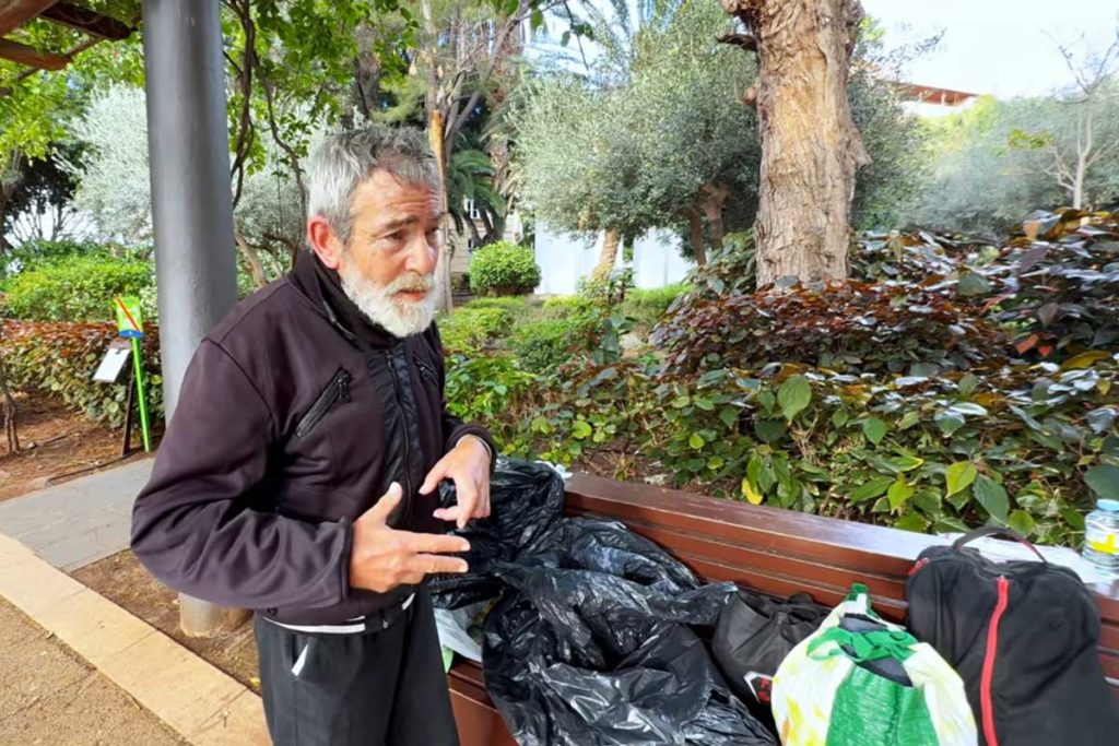 Miguel, el exmilitar que vive en el García Sanabria: “Dormir en el parque y sufrir la borrasca me ha enfermado más”
