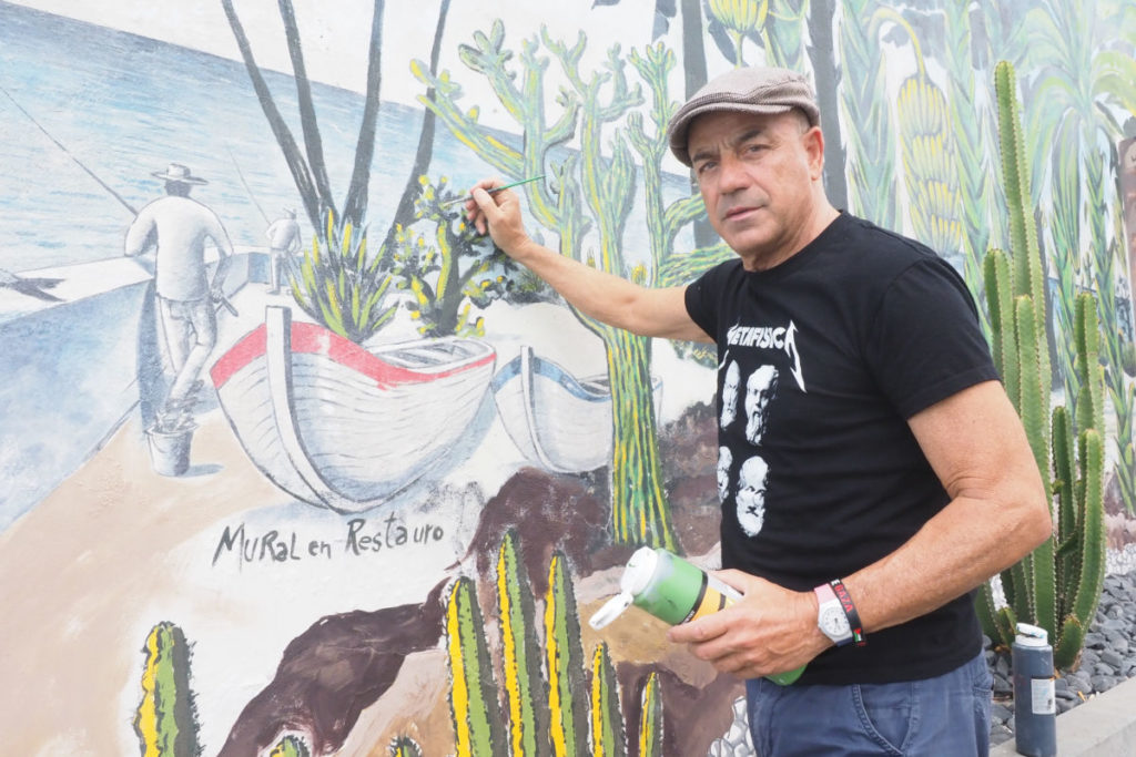 El mural de Punta Brava se reinventa: “Es el primero de Puerto de la Cruz y el que ha creado un poco de historia”
