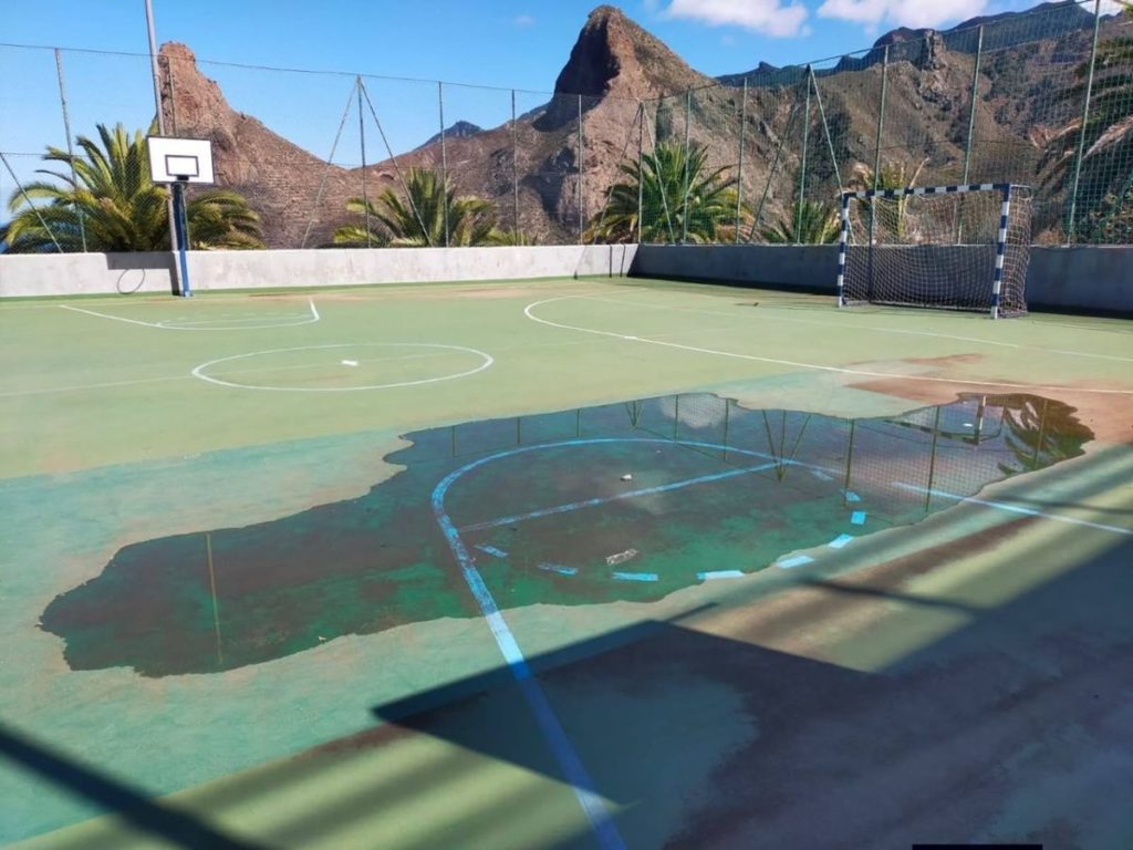 Canchas del polideportivo de Taganana, unas obras que llevan más de siete años de espera.
