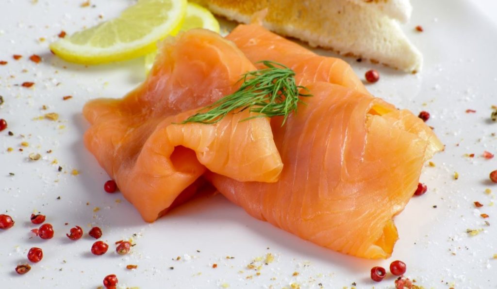 Sanidad detecta más marcas y lotes de salmón ahumado contaminados con listeria
