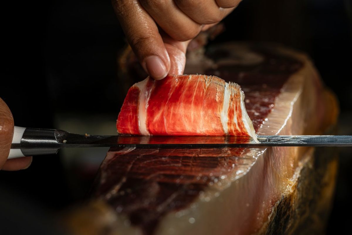 España cambia las normas: nuevos requisitos para el jamón, los embutidos y el pan