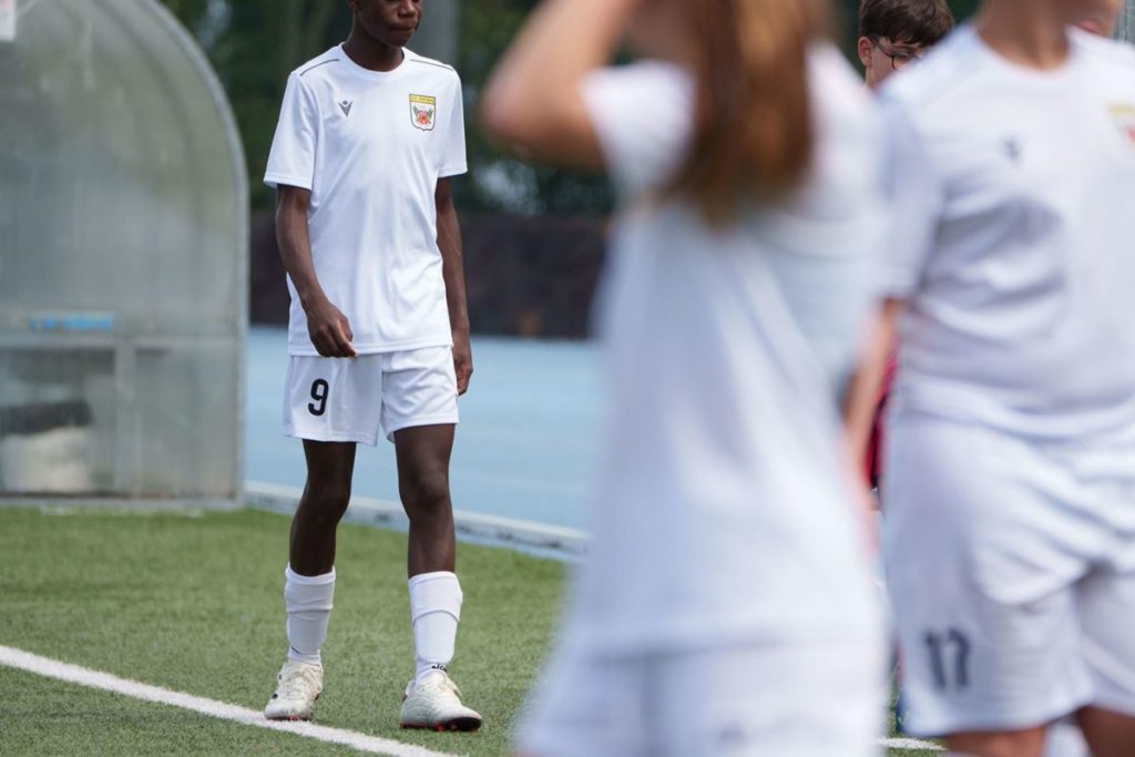Y Adú jugó con sus compañeros: el fútbol canario acepta las fichas de los niños migrantes