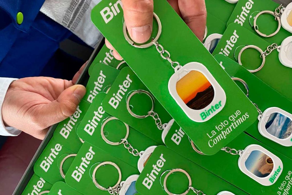 Binter convierte las fotos de sus pasajeros en el regalo estrella del Día de Canarias