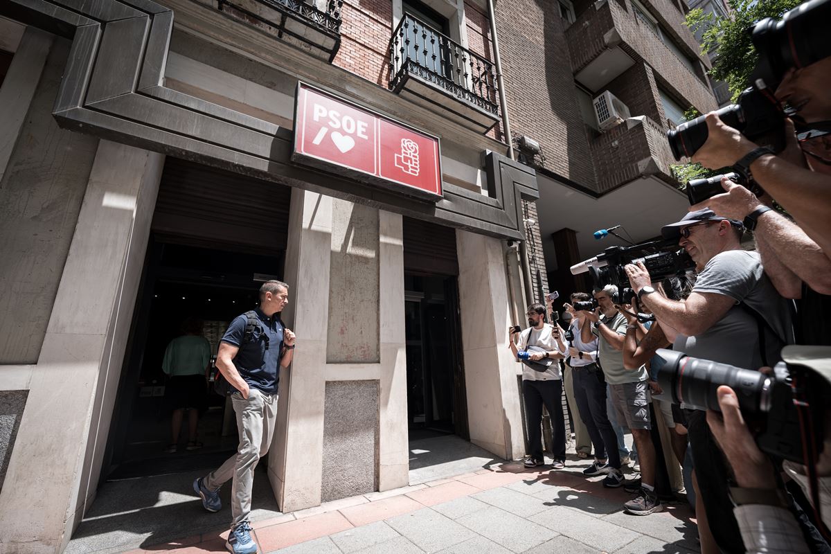 La UCO registra la sede del PSOE en Ferraz en una operación contra la presunta financiación ilegal del partido