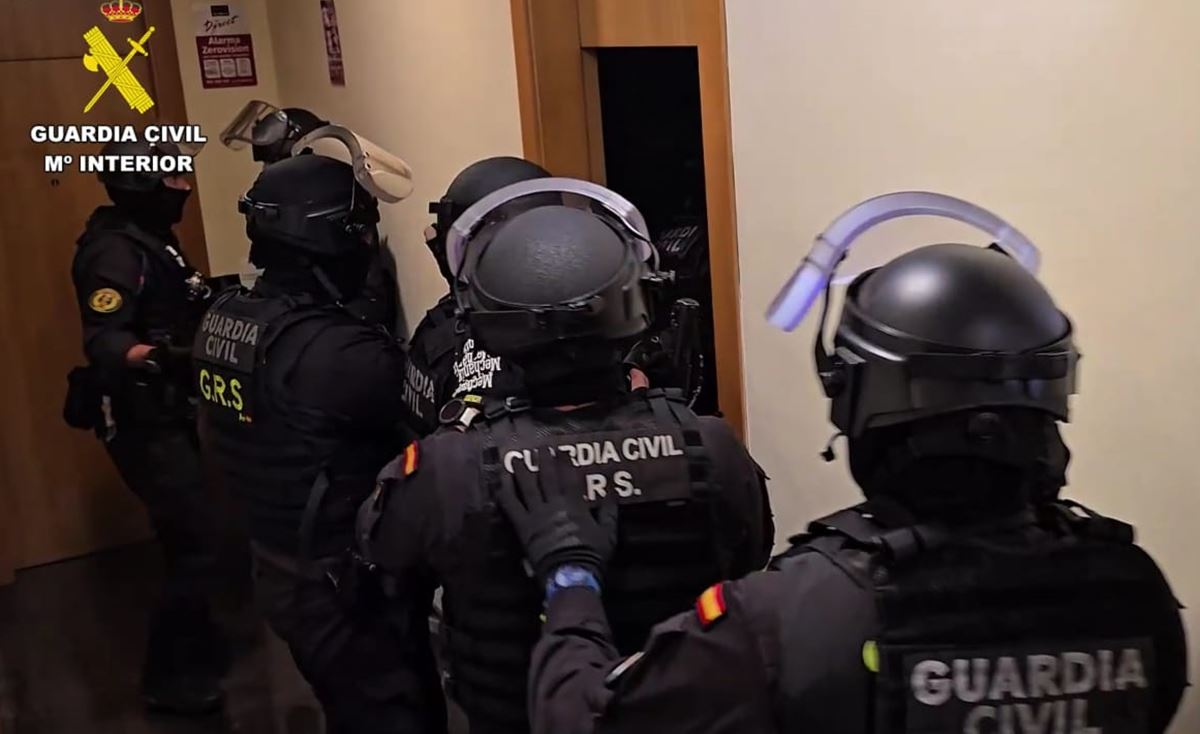 Empresas de paquetería y coches de alta gama: el imperio de la droga en Tenerife que la Guardia Civil ha desarticulado "completamente"
