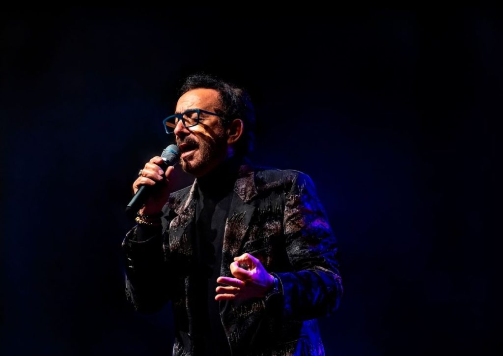 Chago Melián recorre esta semana en el Auditorio de Tenerife ‘Toda una vida’ de música (y de pintura)
