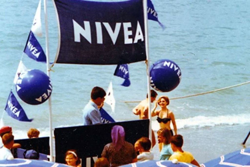 La pelota de Nivea: el icono de nuestra infancia que cayó del cielo