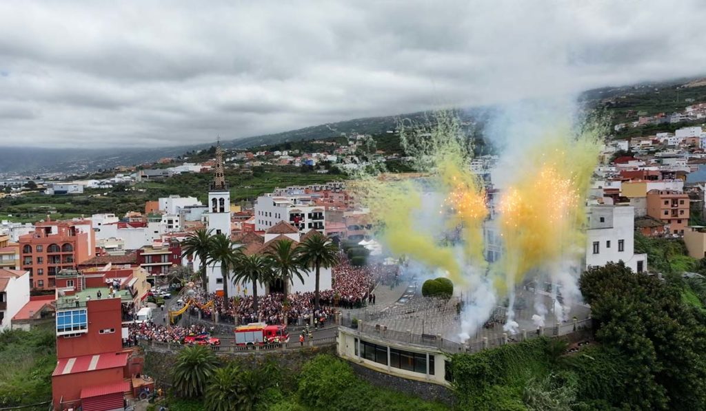 Los Realejos y Puerto de la Cruz festejan las cruces de mayo