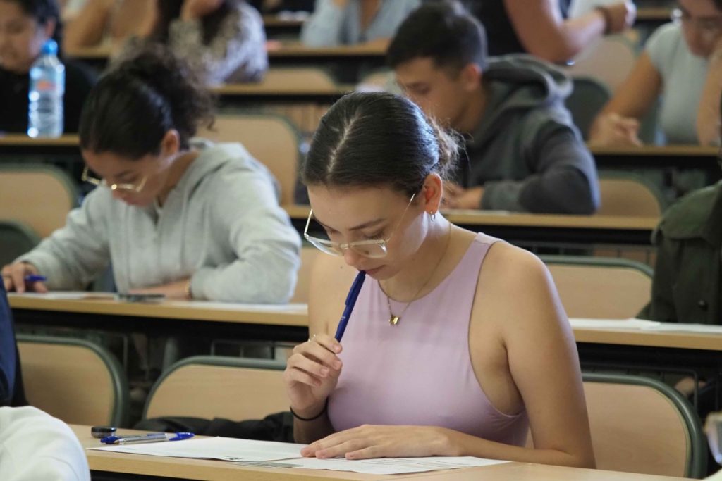 'Cazar' copiones por wifi: el drástico sistema que estrena Canarias en la PAU y que puede costar el acceso a la universidad