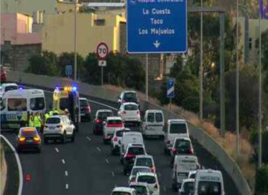 Colas en la TF-5 por un accidente