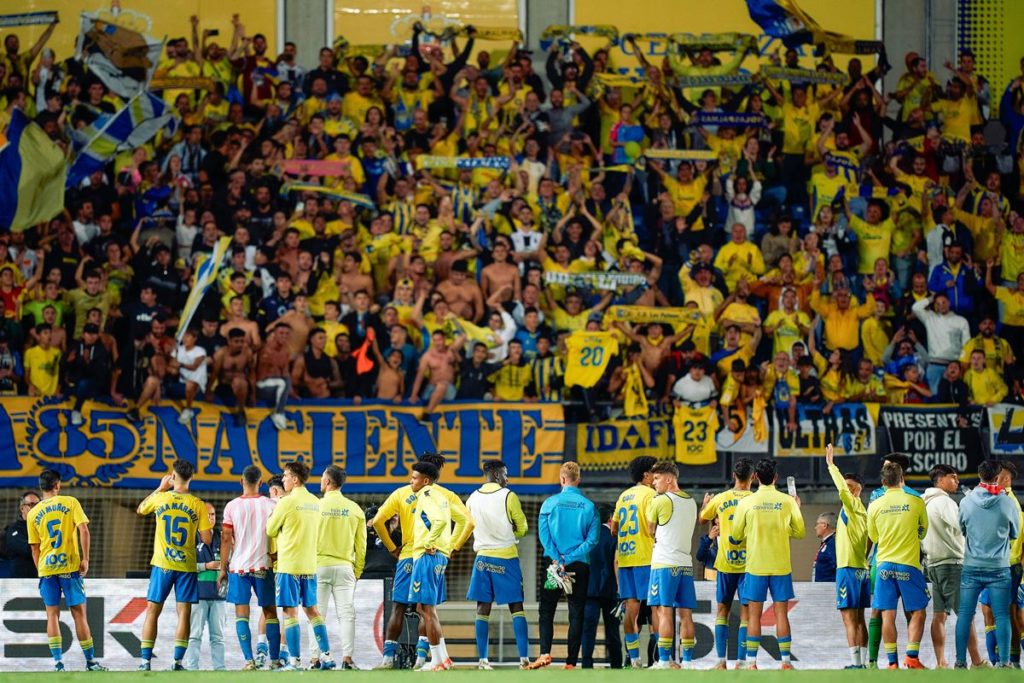 Sanción históricas para ultras de Las Palmas: 5.000 euros y un año fuera del estadio