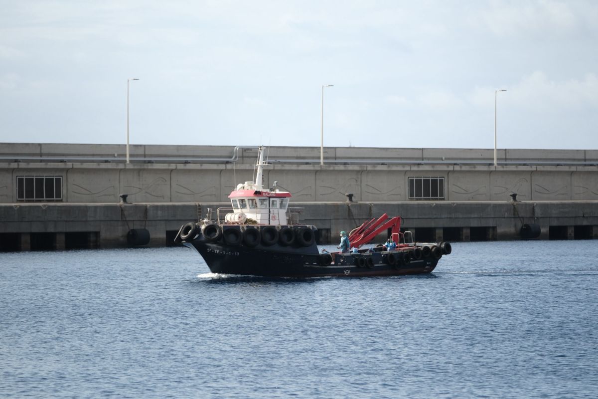 El crucero MV Hondius llega al puerto de Granadilla (Tenerife)