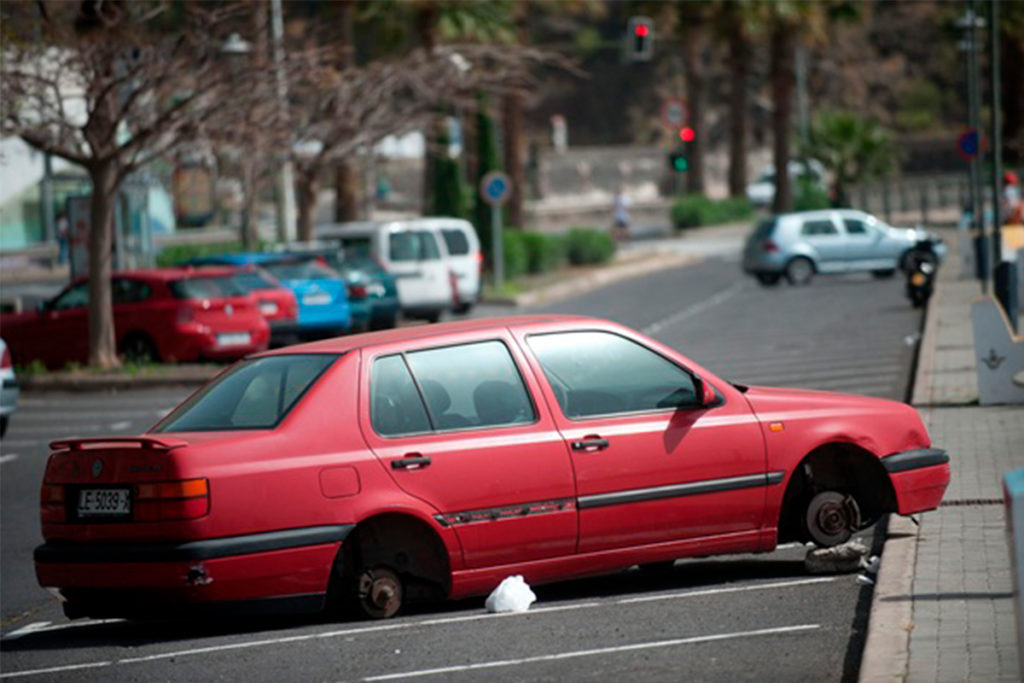 Luz verde al “Plan A” de Santa Cruz contra los coches abandonados que ocupan aparcamientos