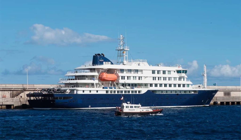 El MV Hondius atraca en el puerto de Granadilla por razones meteorológicas