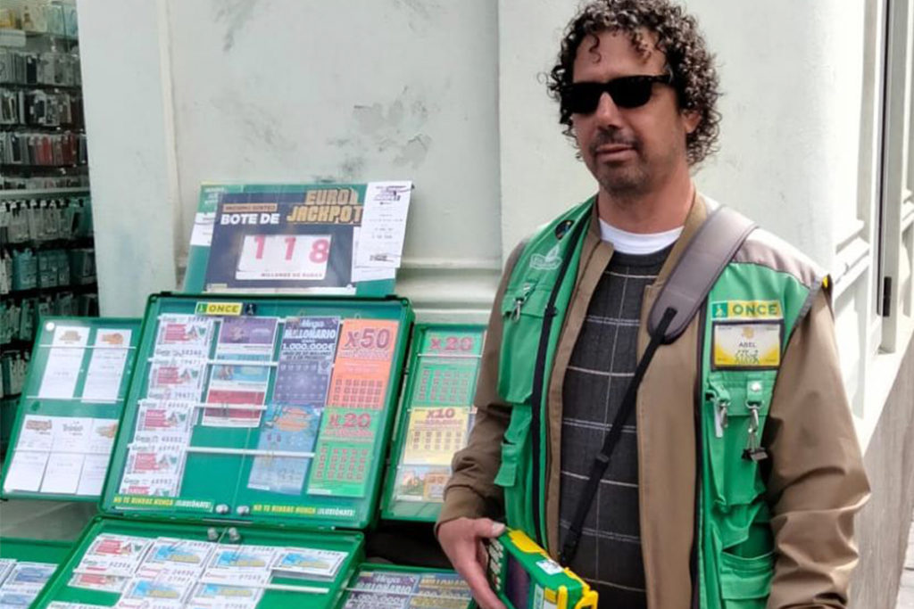 Abel, el lotero de la ONCE que ha repartido 640.000 euros en Canarias