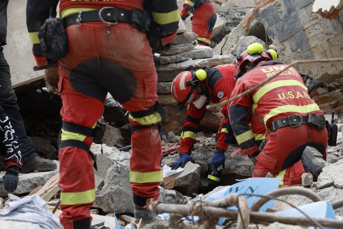 Venezuela eleva a 1.943 los muertos por los terremotos