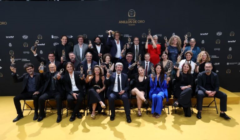 Arrasa en Tenerife: la serie de la que todo el mundo habla se lleva 13 premios Anillos de Oro