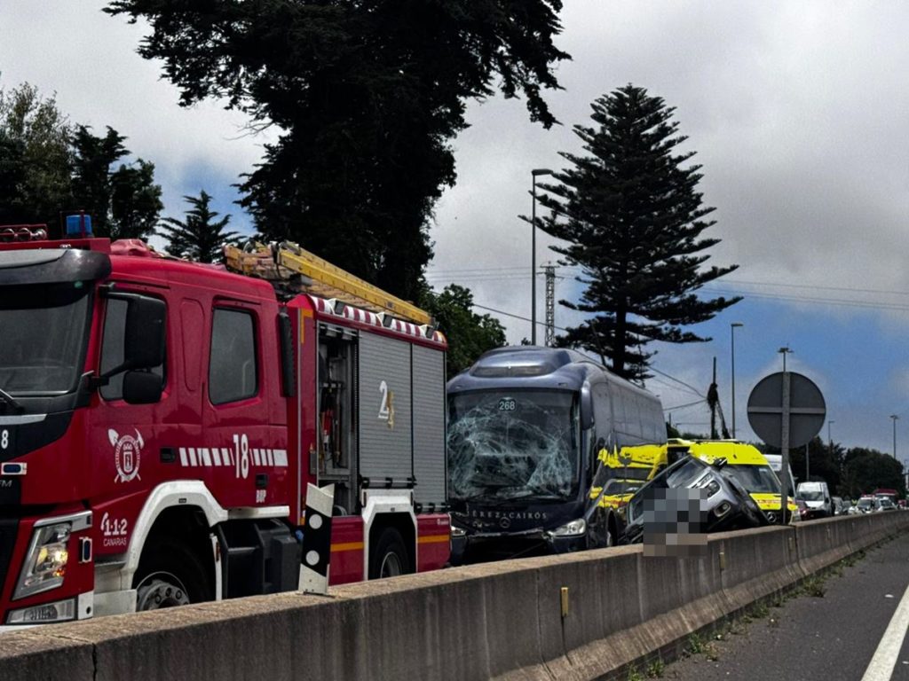 Aparatoso accidente en la TF-5: las colas son kilométricas
