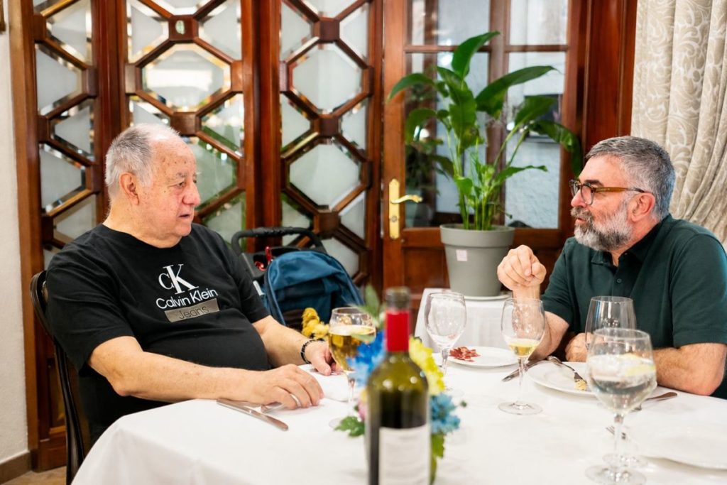 Alfonso García: “La enfermería me enseñó a acompañar y la escultura a escuchar el silencio”