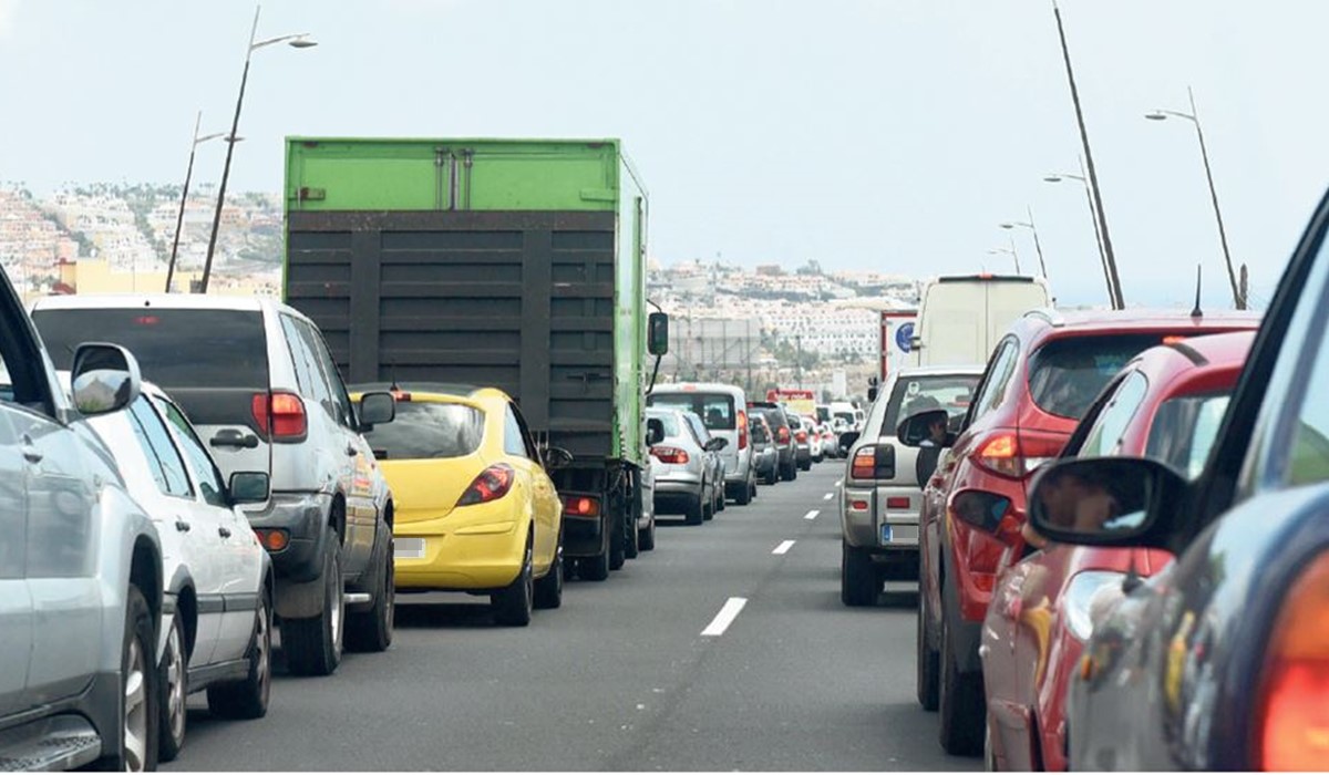 Tráfico estrena un importante cambio en los adelantamientos: la nueva multa de la DGT de 200 euros que ya está en el BOE
