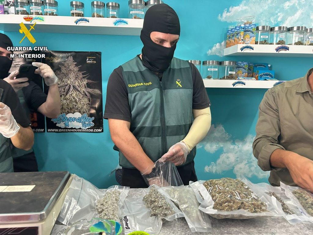 Golpe de la Guardia Civil en Granadilla: vendían droga en Tenerife a turistas usando un falso club