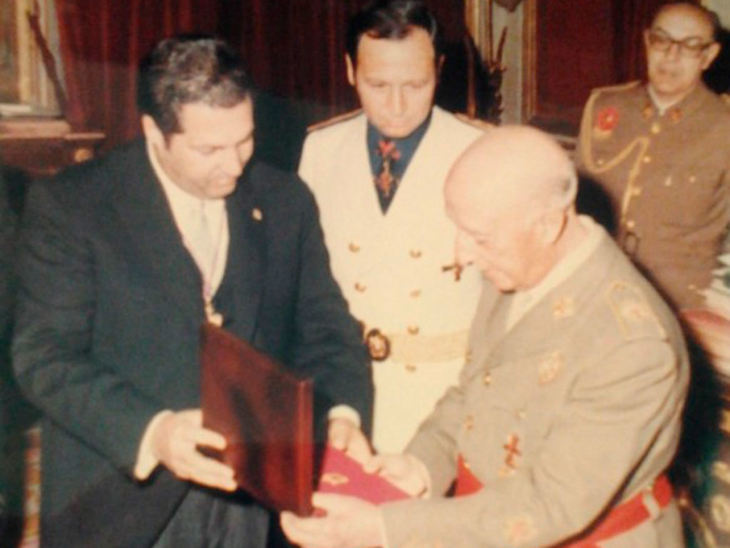 Foto oficial de la entrega de la medalla de oro de La Laguna, Archivo Histórico del Ayuntamiento de La Laguna. DA