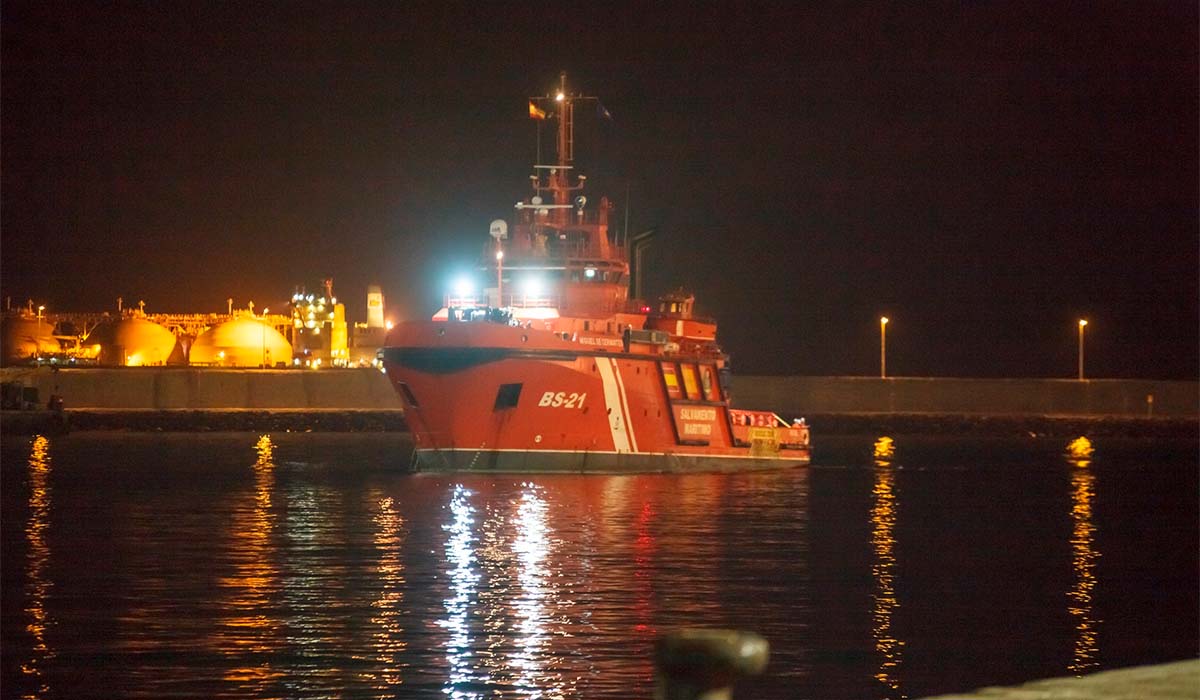 Rescatados 11 menores en una neumática en Lanzarote