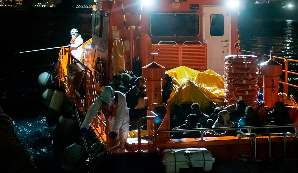 Dos detenidos por la muerte de un migrante tras una discusión en una patera a Canarias