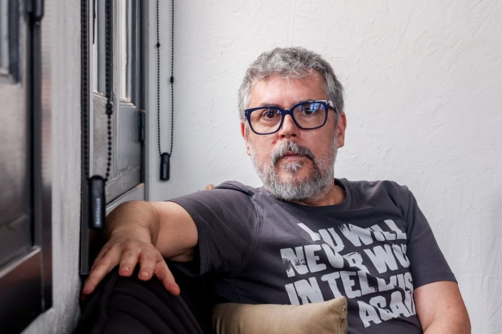 El cantante Iván Ferreiro posa durante una entrevista para Europa Press