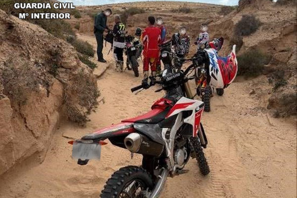 La Guardia Civil destapa un negocio ilegal con motos en zonas protegidas de Fuerteventura: multas de 300.000 euros