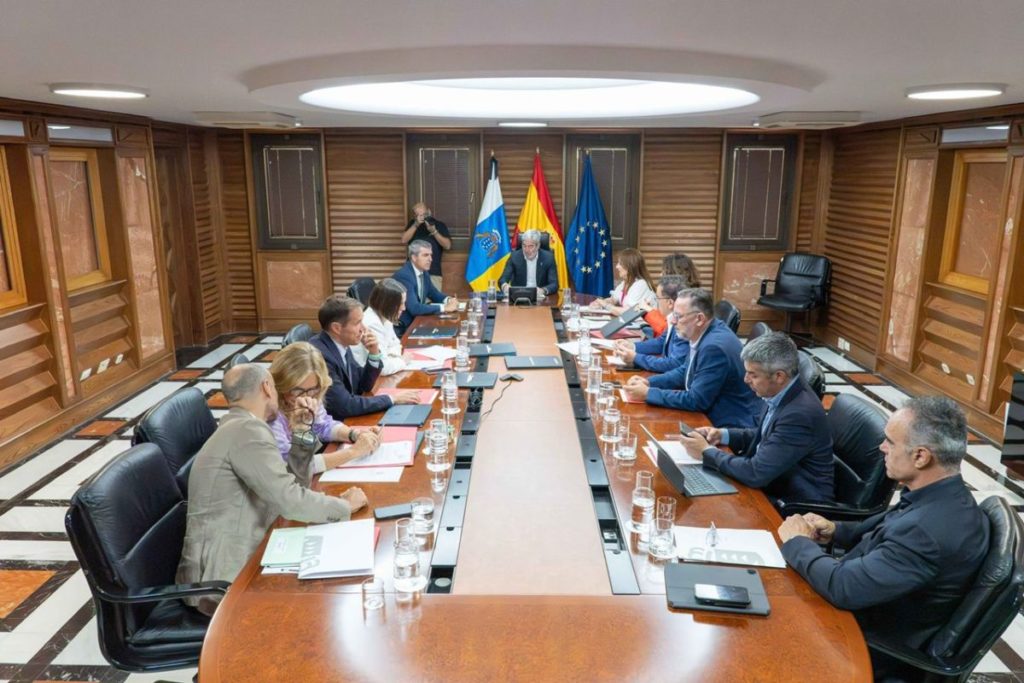 Consejo de Gobierno de Canarias durante una reunión en la que se aprobó la prórroga del IGIC al 0% para combustibles