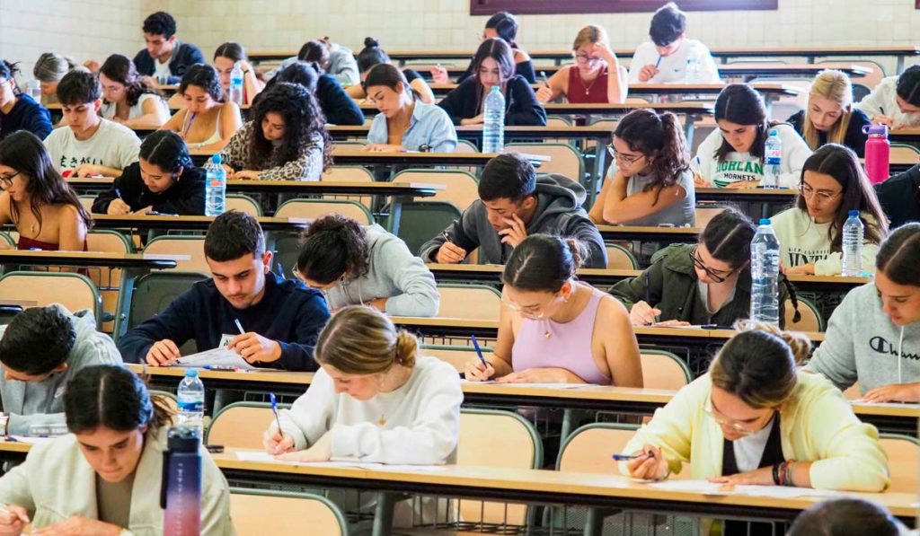 Arranca la PAU en Canarias: más de 10.600 estudiantes estrenan un modelo "más práctico" y nuevas sedes