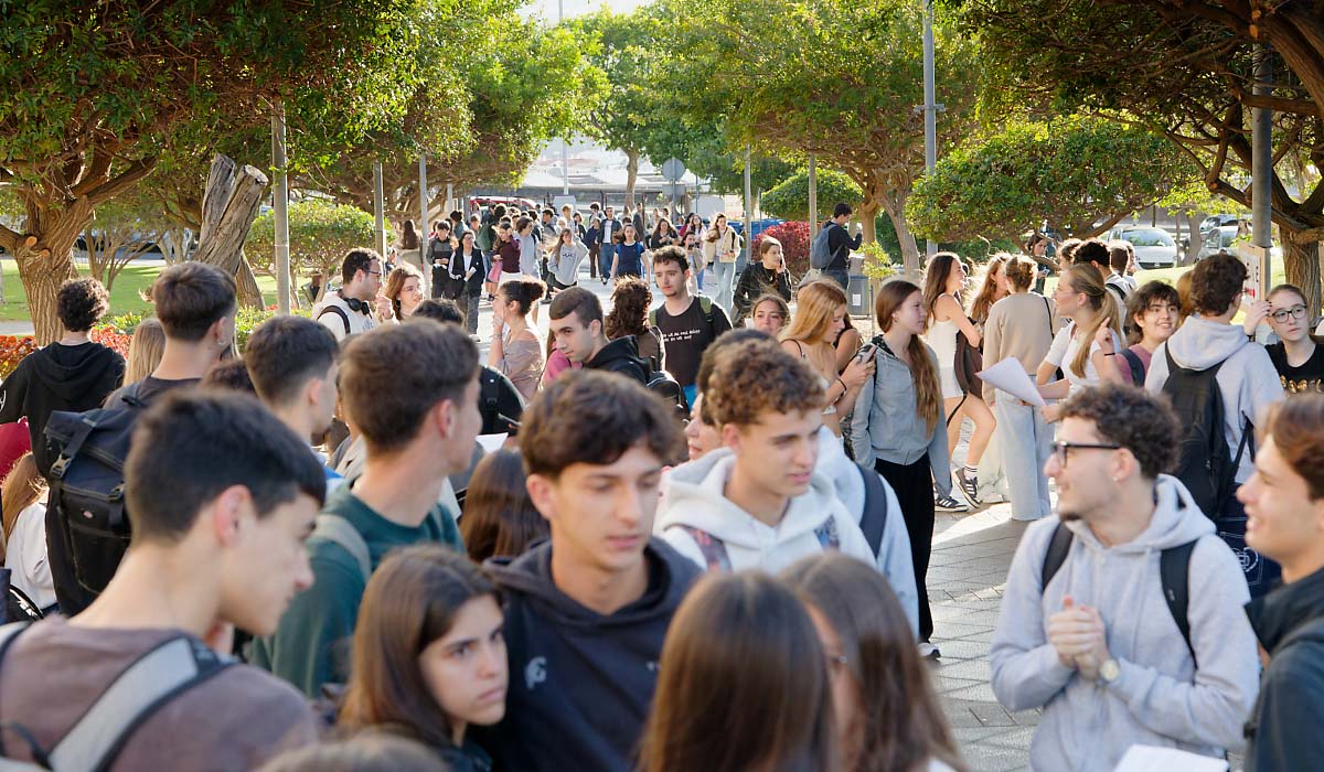 PAU: miles de jóvenes canarios buscan la mejor nota para su futuro