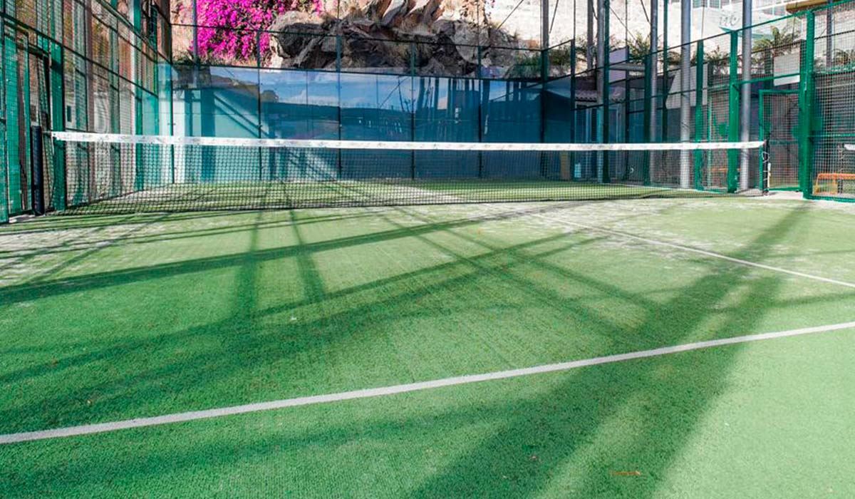 ¿Vas a reservar pista de pádel en Santa Cruz? Hay cambios en los horarios de verano