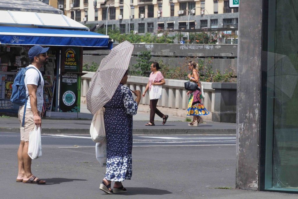 Llega a Canarias el primer episodio de calor del verano: la Aemet activa avisos y advierte de una combinación peligrosa