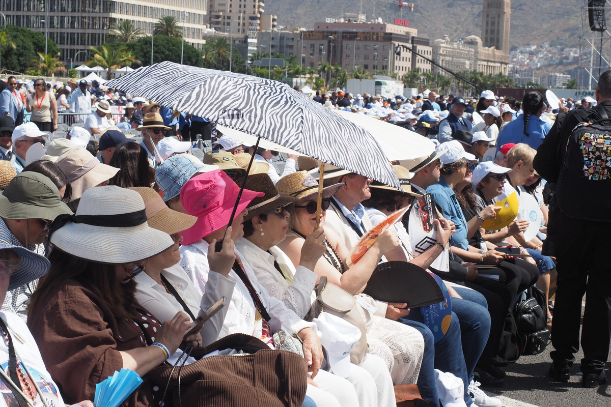 La eucaristía de despedida del papa León XIV reunió a unos 35.000 fieles en una jornada de intenso calor. | Sergio Méndez