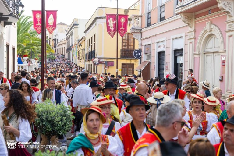 La Orotava se prepara para su día más esperado: horario, cortes de tráfico, 77 carretas y más de 25.000 personas