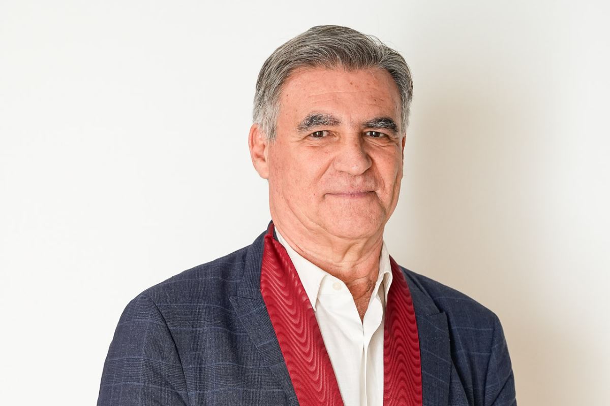Serafín Sánchez, experto en rinología, sobre el oído de nadador: "Hay que evitar limpiar los oídos con bastoncillos después del baño"