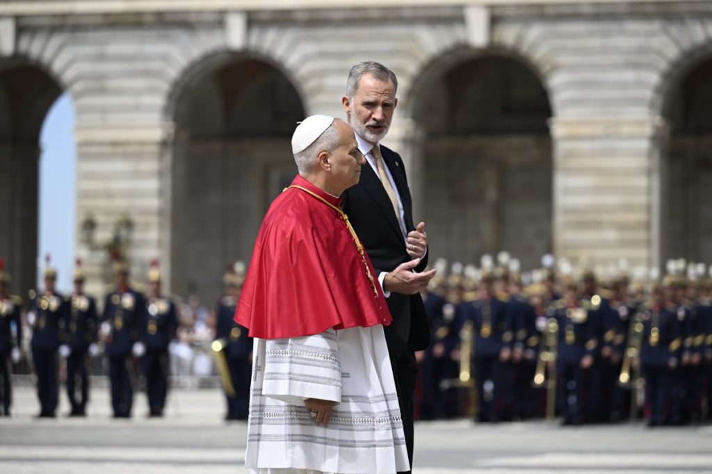 El Rey lamenta el "dolor" por los abusos por parte de la Iglesia y agradece al papa su "firmeza"