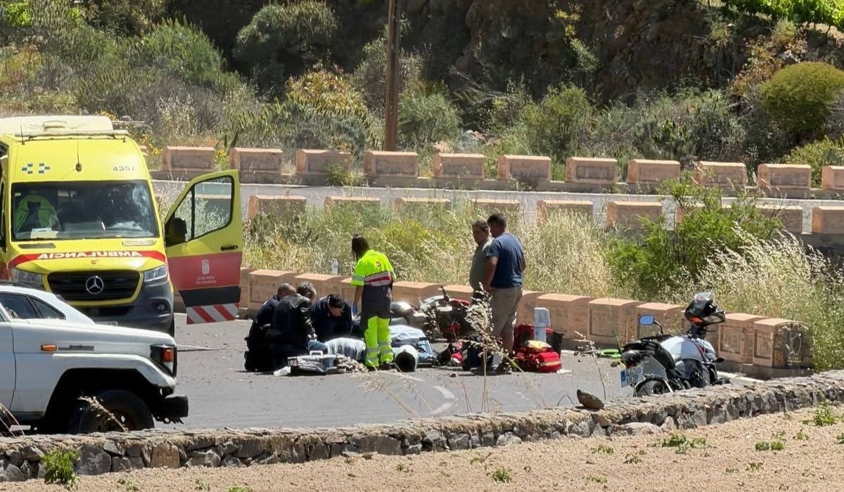 Grave accidente en la TF-21: un helicóptero medicalizado interviene de urgencia