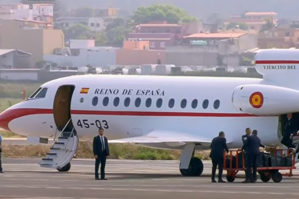 El papa León XIV abandonará Tenerife en un avión Falcon y el rey esperará por otro vuelo