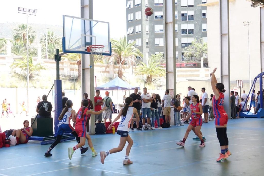 Las ‘8 Horas de Basket’ llenan El Chapatal de baloncesto base