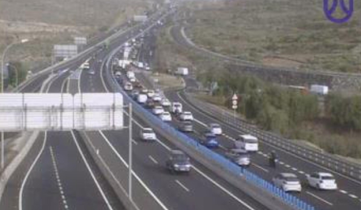 Importantes retenciones en la TF-1 por un accidente