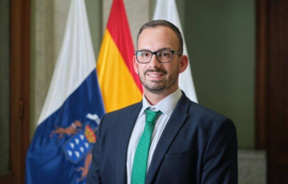 El concejal de Obras de Santa Cruz de Tenerife, Javier Rivero, usa la IA para responder a Vox sobre la calle La Rosa