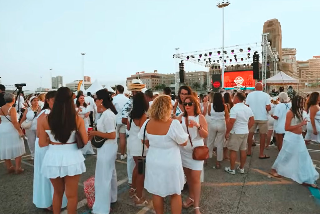 Santa Cruz inaugura el verano con una gran fiesta en blanco: entrada gratuita
