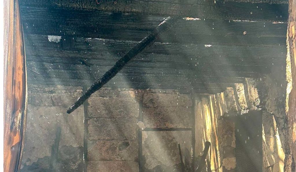 Todo lo que se sabe sobre el incendio en Güímar: una calle cortada, cables quemados y la decisión de la alcaldesa