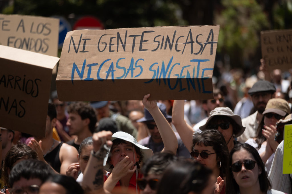 Multitudinaria manifestación en Tenerife por la crisis de la vivienda