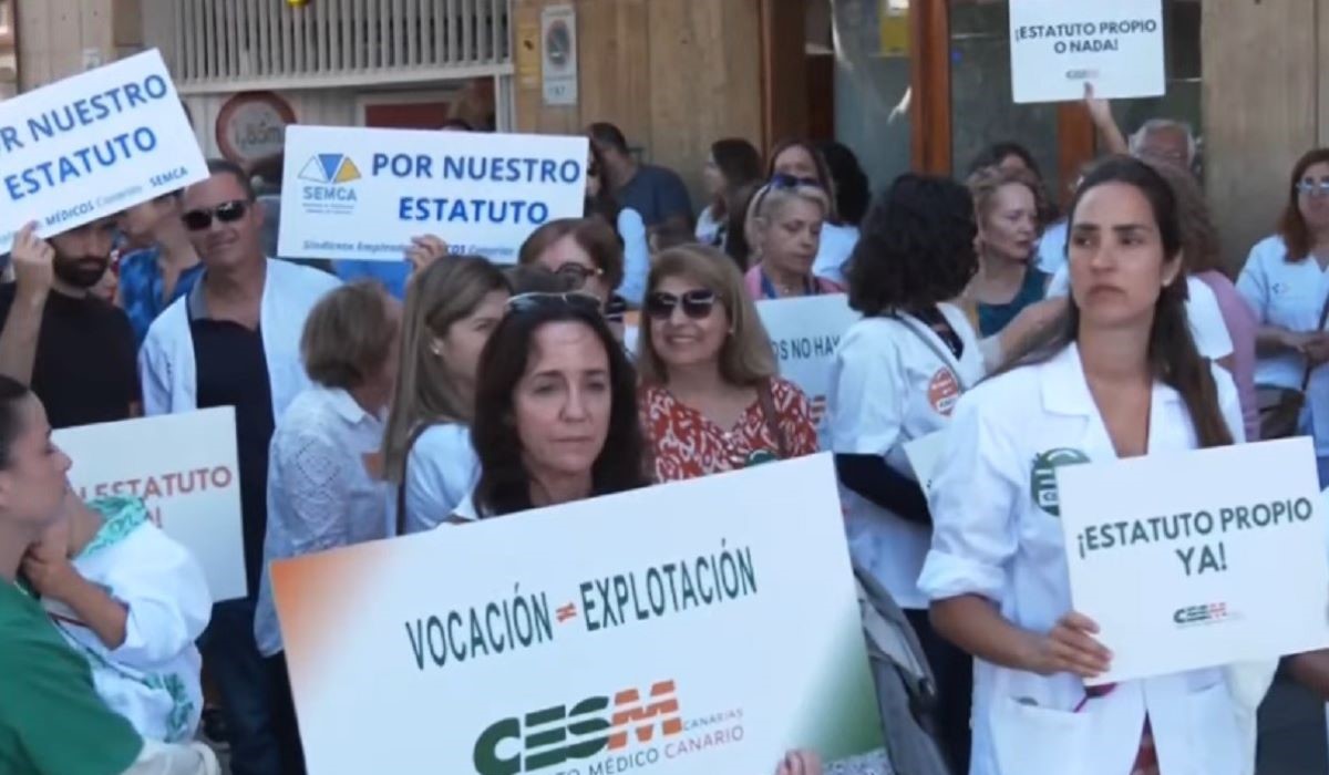 Los médicos de Canarias toman las calles ante una gestión que "dinamita" la sanidad